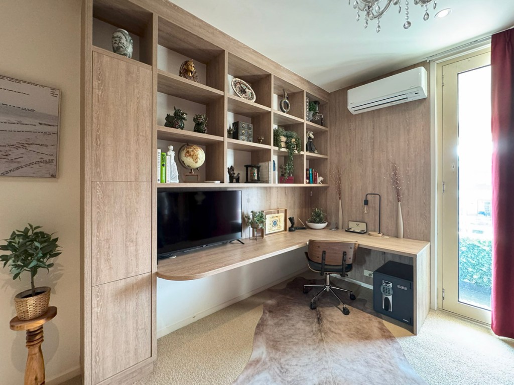 Corner Desk Shelving and Cupboard C142